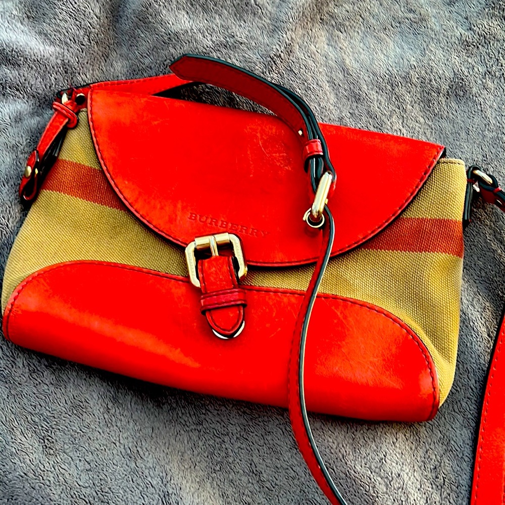 Burberry Crossbody Bag In Good Condition But It Has W… Gem